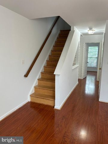 42994 BEACHALL ST, Chantilly, VA 20152