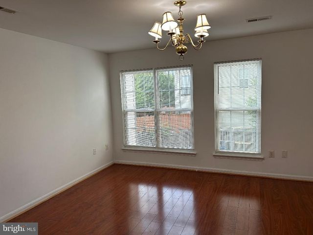 42994 BEACHALL ST, Chantilly, VA 20152