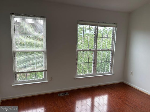 42994 BEACHALL ST, Chantilly, VA 20152