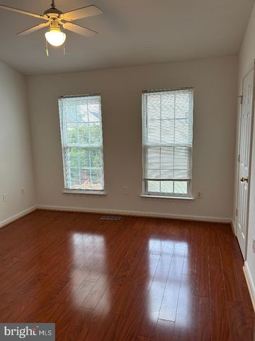 42994 BEACHALL ST, Chantilly, VA 20152