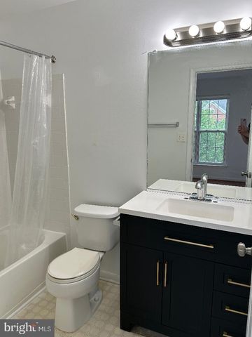 42994 BEACHALL ST, Chantilly, VA 20152