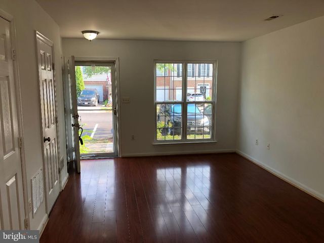 42994 BEACHALL ST, Chantilly, VA 20152