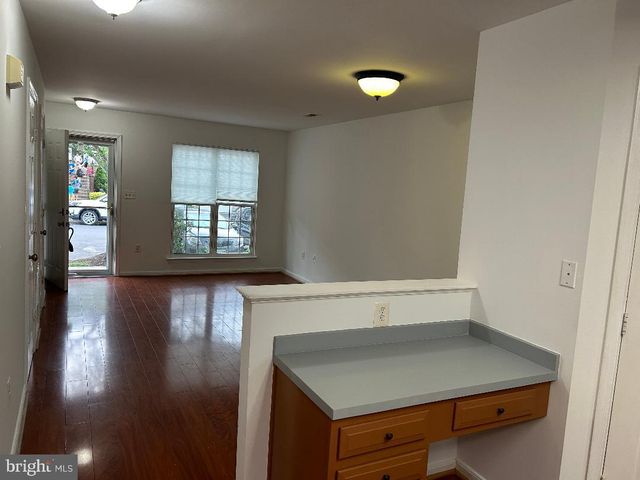 42994 BEACHALL ST, Chantilly, VA 20152