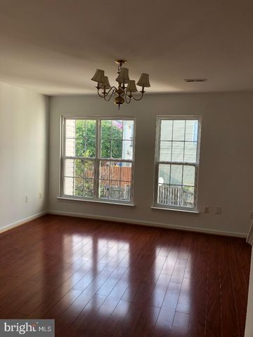 42994 BEACHALL ST, Chantilly, VA 20152