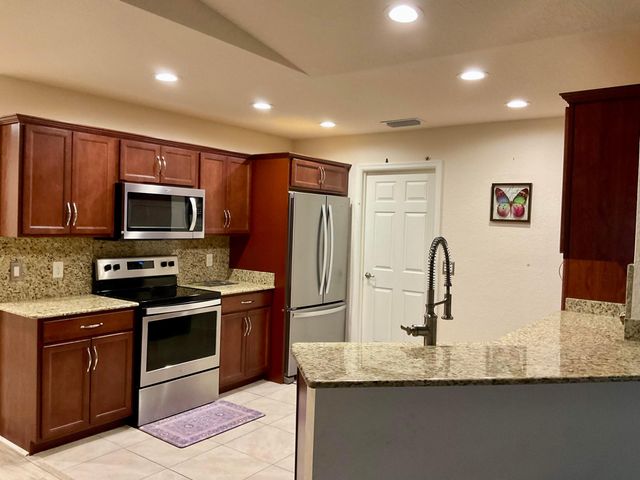 2 Antigua Lane, Port St. Lucie, Port St Lucie, FL 34952