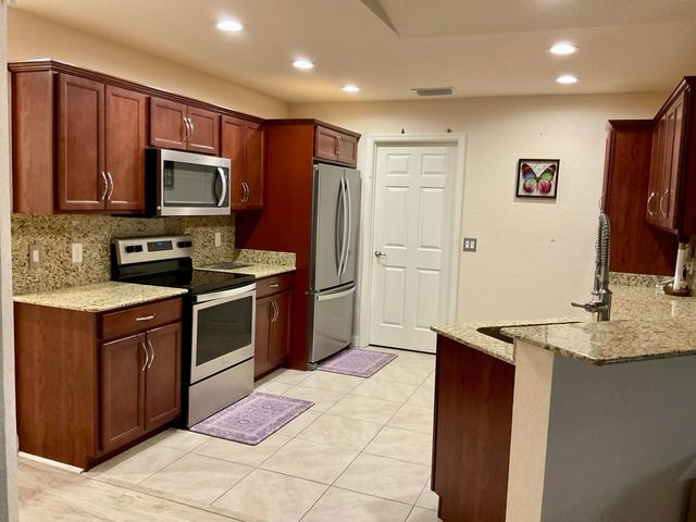 2 Antigua Lane, Port St. Lucie, Port St Lucie, FL 34952