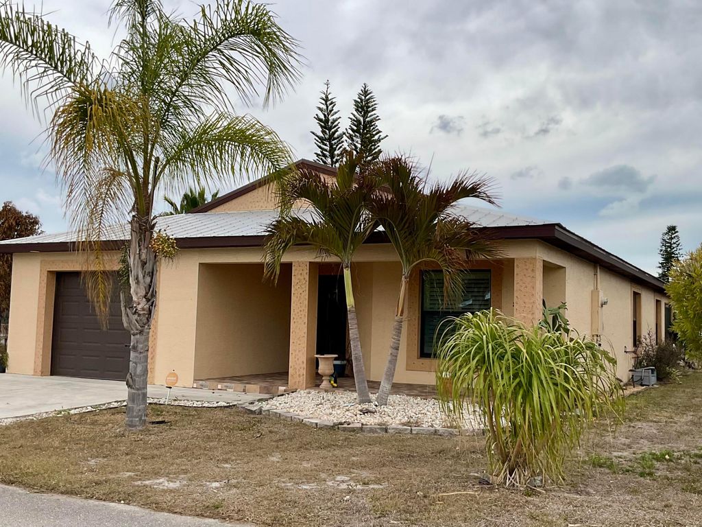 2 Antigua Lane, Port St. Lucie, Port St Lucie, FL 34952