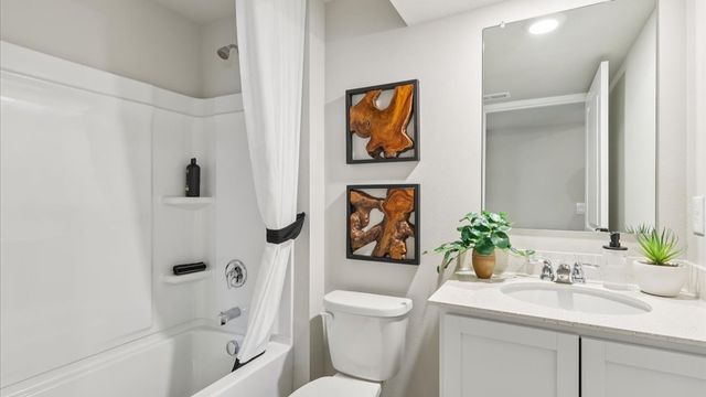 2211 N 7TH Street, Indianola, IA 50125