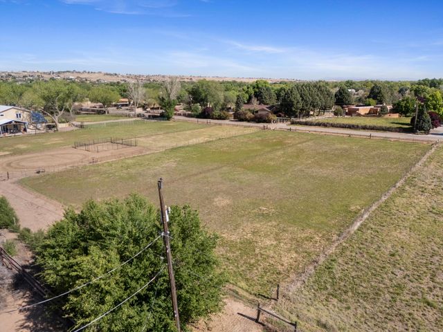 525 Coronado Road, Corrales, NM 87048