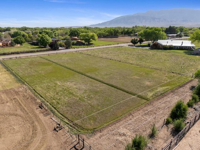 525 Coronado Road, Corrales, NM 87048