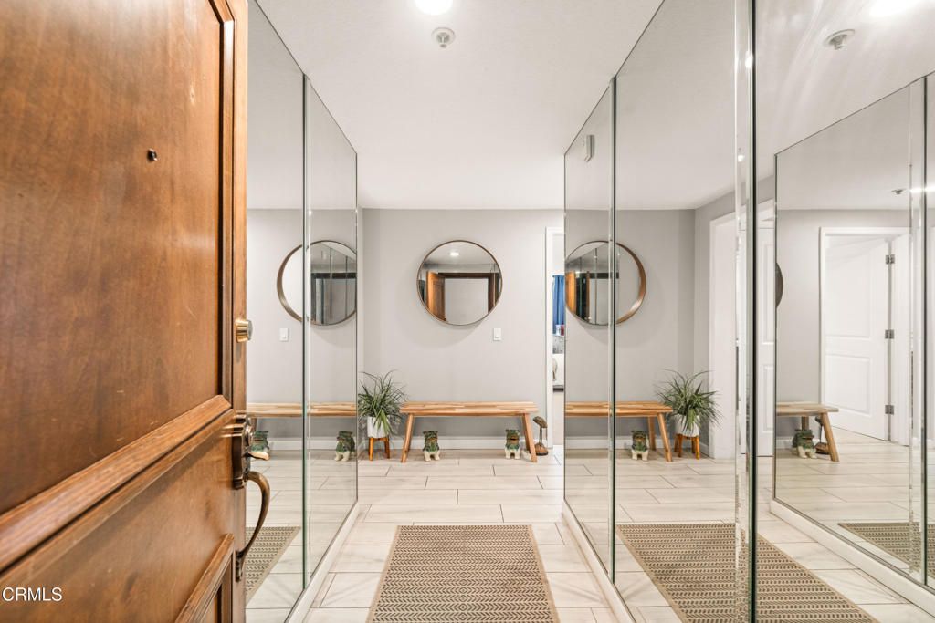 880 W 1st Street 302, Los Angeles, CA 90012 — photo 2