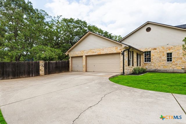 142 Carriage Court, Bastrop, TX 78602