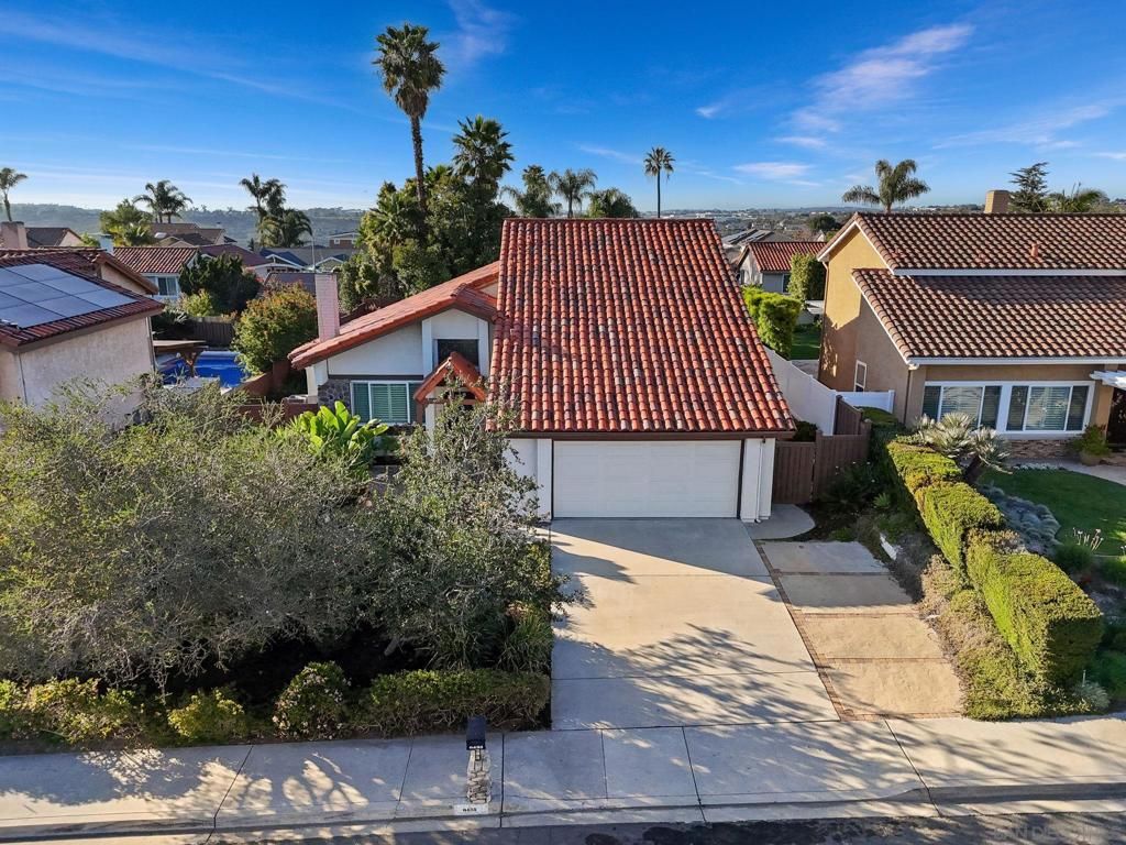 Image 10 of property listing at 6433 La Paloma St, Carlsbad, CA 92009