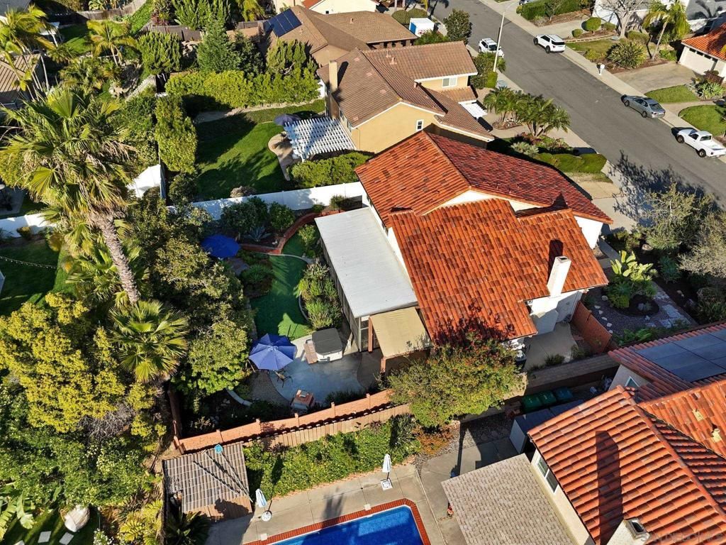 Image 12 of property listing at 6433 La Paloma St, Carlsbad, CA 92009