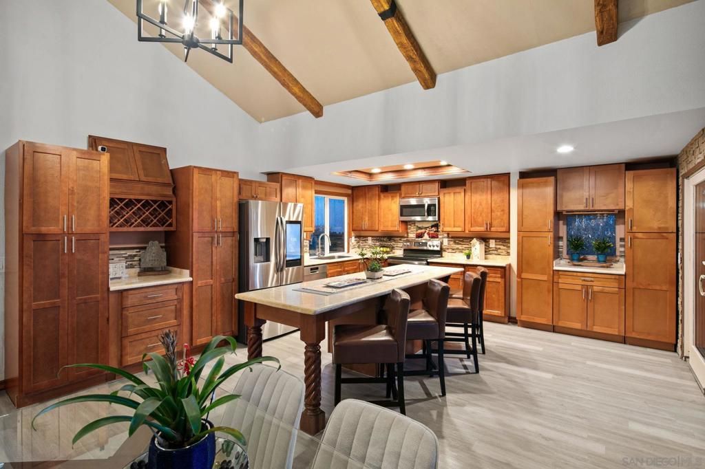 Image 18 of property listing at 6433 La Paloma St, Carlsbad, CA 92009