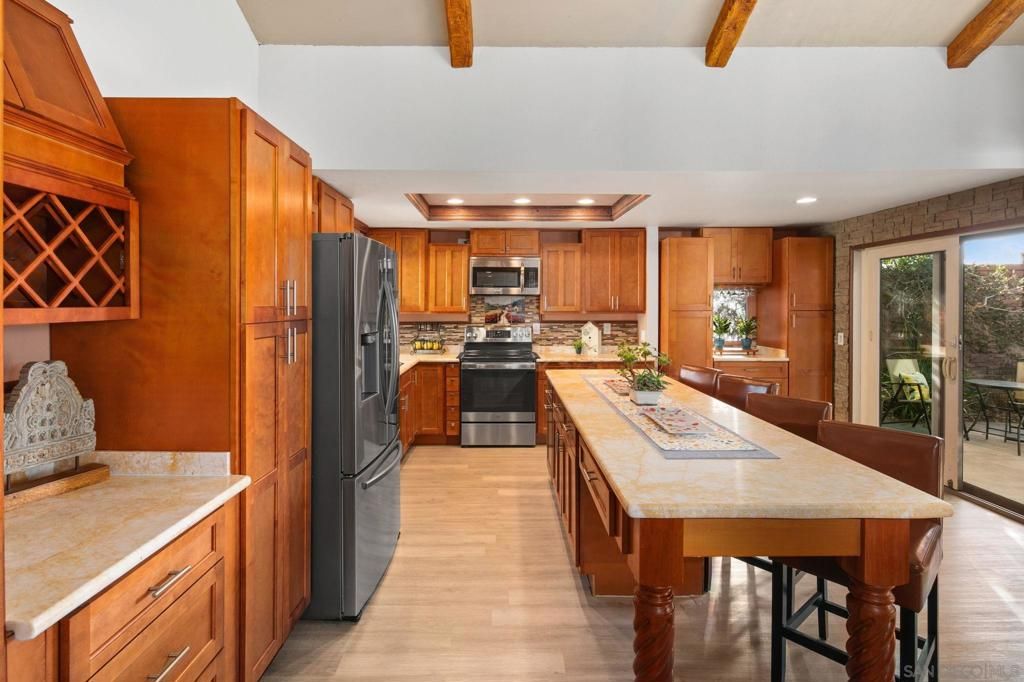 Image 22 of property listing at 6433 La Paloma St, Carlsbad, CA 92009