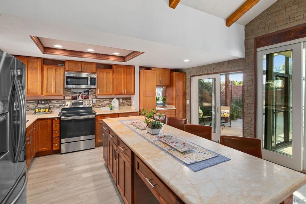 Image 23 of property listing at 6433 La Paloma St, Carlsbad, CA 92009