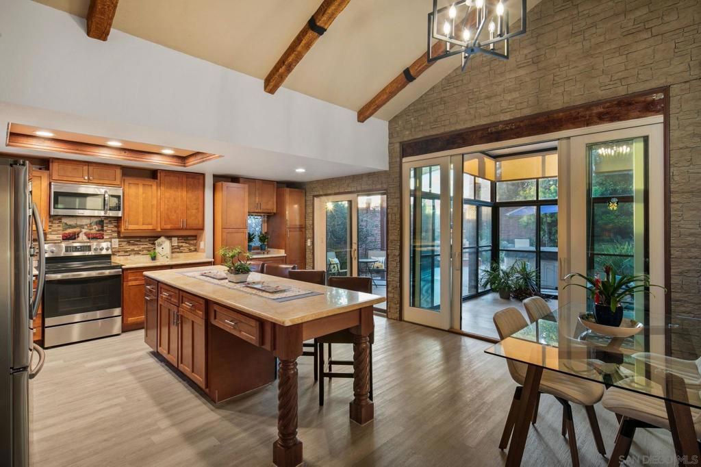 Image 27 of property listing at 6433 La Paloma St, Carlsbad, CA 92009