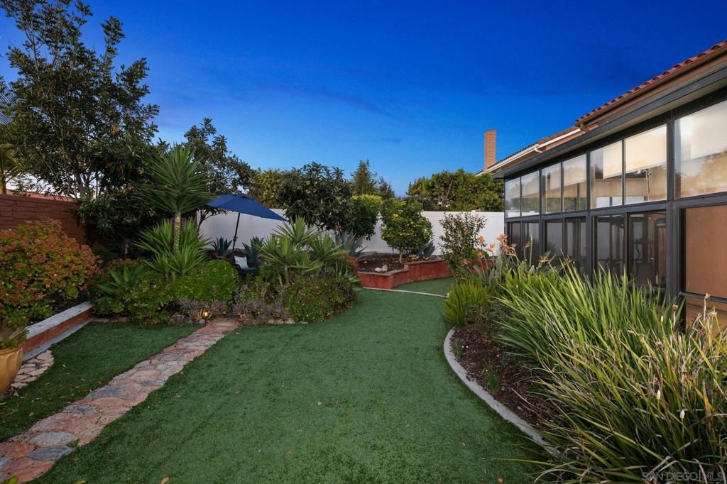 Image 33 of property listing at 6433 La Paloma St, Carlsbad, CA 92009