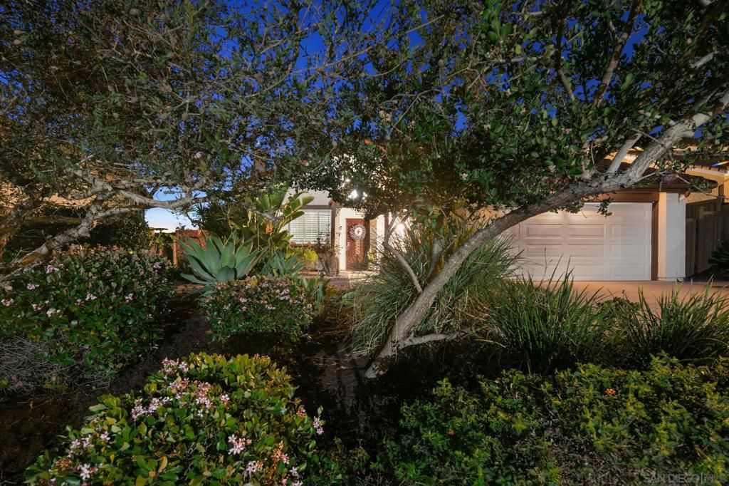 Image 5 of property listing at 6433 La Paloma St, Carlsbad, CA 92009