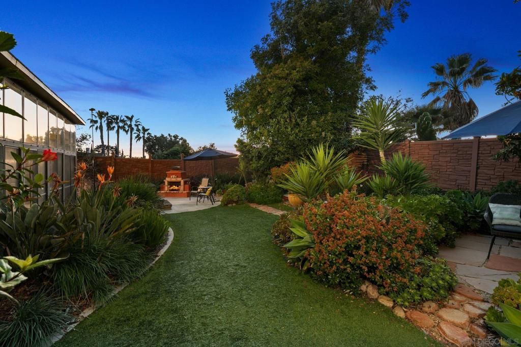 Image 6 of property listing at 6433 La Paloma St, Carlsbad, CA 92009