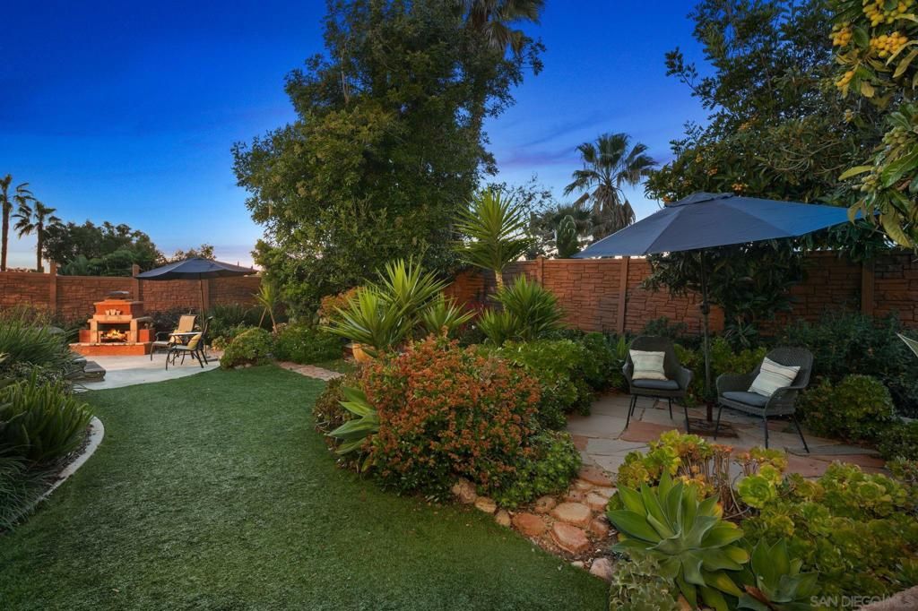 Image 8 of property listing at 6433 La Paloma St, Carlsbad, CA 92009