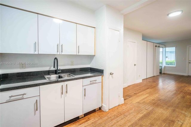 7325 Carlyle Ave 8, Miami Beach, FL 33141