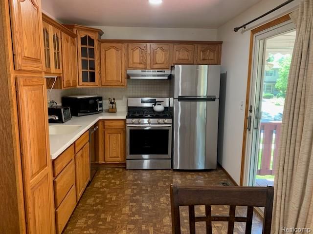 9187 Sheldon, Plymouth, MI 48170