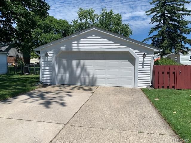 9187 Sheldon, Plymouth, MI 48170