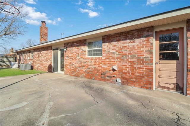 4003 Chapman Avenue, Springdale, AR 72762