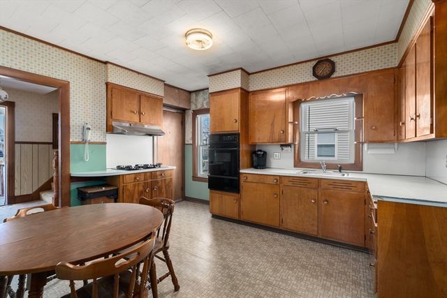 198 Taylor St, Quincy, MA 02170