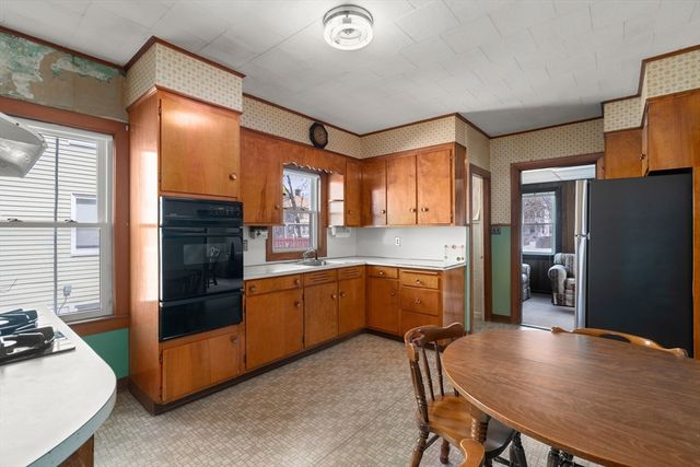 198 Taylor St, Quincy, MA 02170