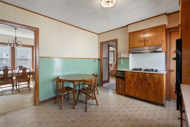 198 Taylor St, Quincy, MA 02170