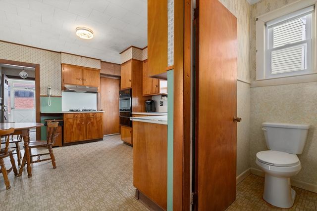 198 Taylor St, Quincy, MA 02170