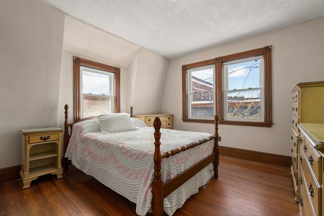 198 Taylor St, Quincy, MA 02170