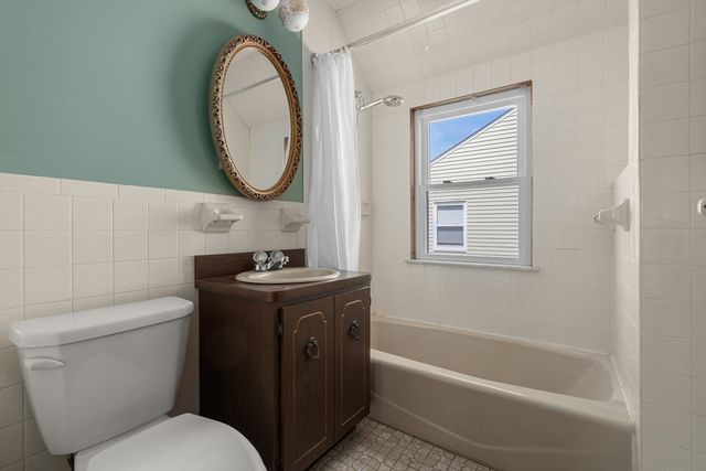 198 Taylor St, Quincy, MA 02170