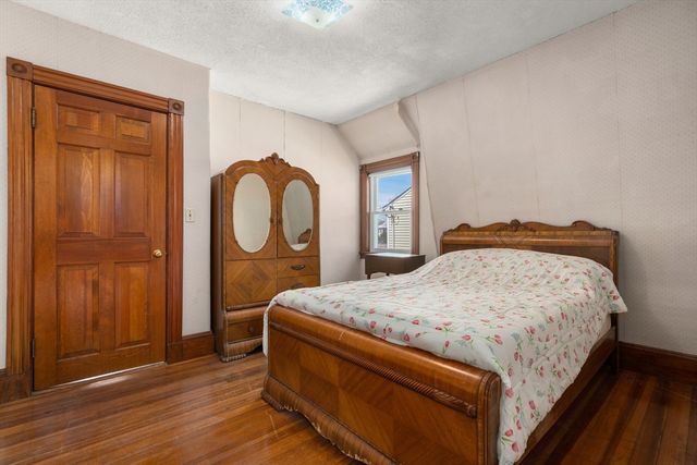 198 Taylor St, Quincy, MA 02170