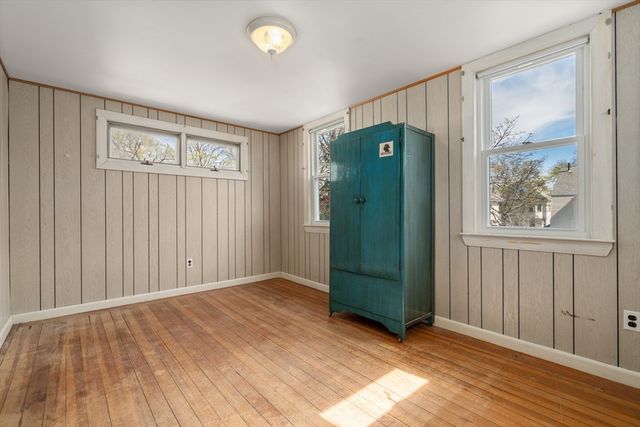 198 Taylor St, Quincy, MA 02170