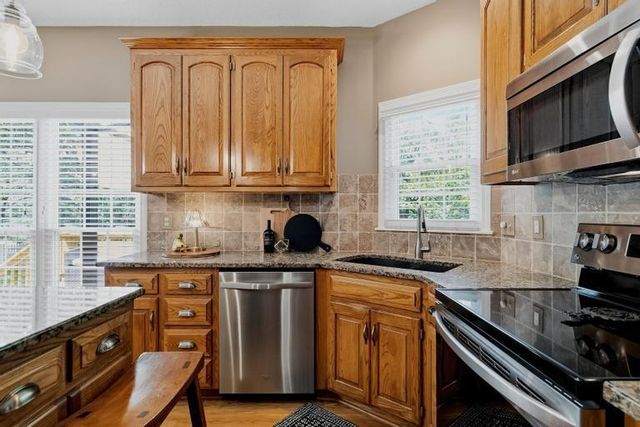 8300 W 143rd Terrace, Overland Park, KS 66223