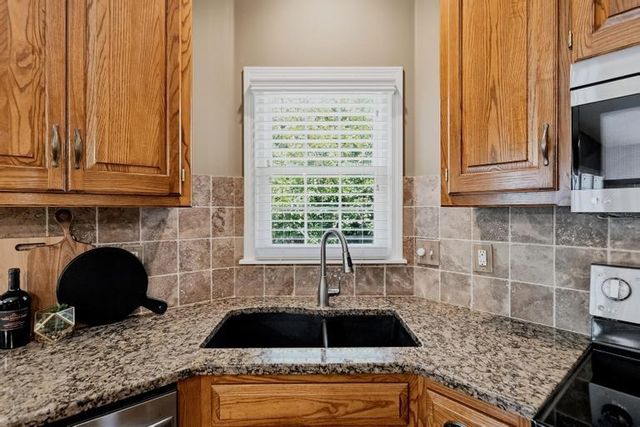 8300 W 143rd Terrace, Overland Park, KS 66223
