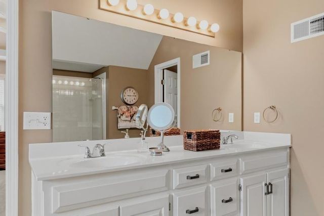 8300 W 143rd Terrace, Overland Park, KS 66223