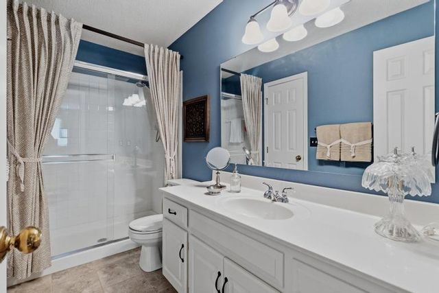8300 W 143rd Terrace, Overland Park, KS 66223