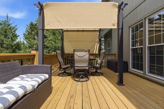 8300 W 143rd Terrace, Overland Park, KS 66223