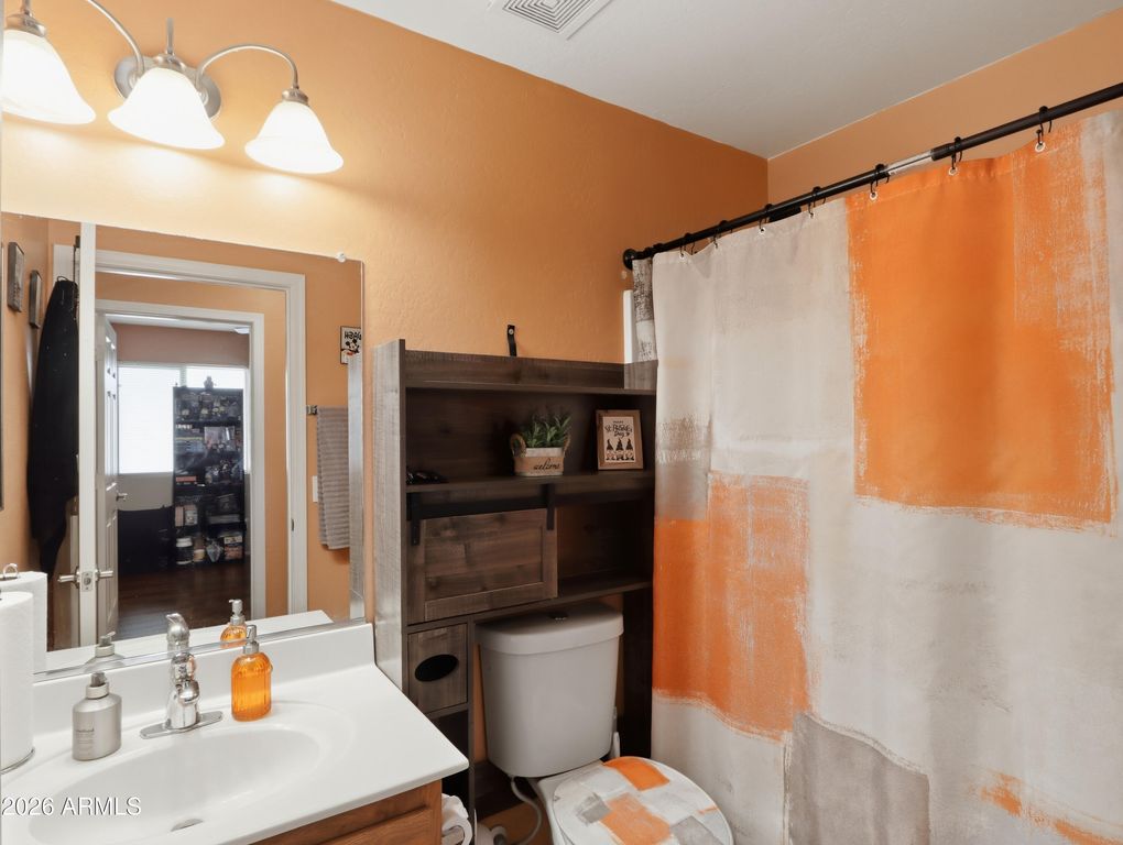 Image 16 of property listing at 3315 W SUNLAND Avenue, Phoenix, AZ 85041