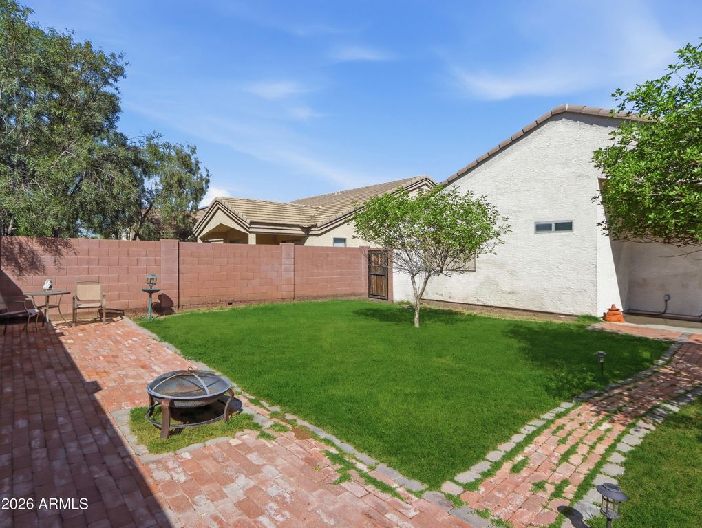 Image 20 of property listing at 3315 W SUNLAND Avenue, Phoenix, AZ 85041