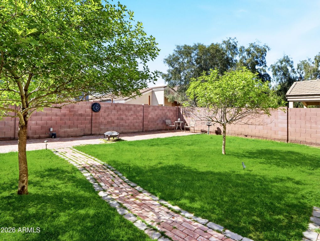 Image 21 of property listing at 3315 W SUNLAND Avenue, Phoenix, AZ 85041