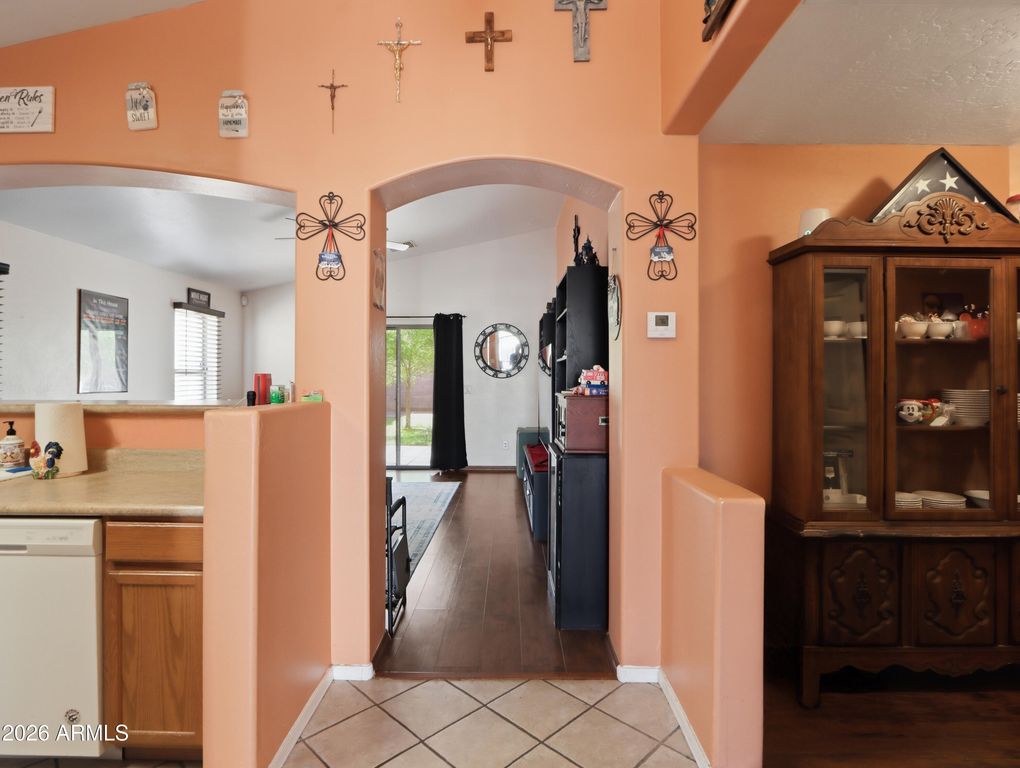 Image 7 of property listing at 3315 W SUNLAND Avenue, Phoenix, AZ 85041