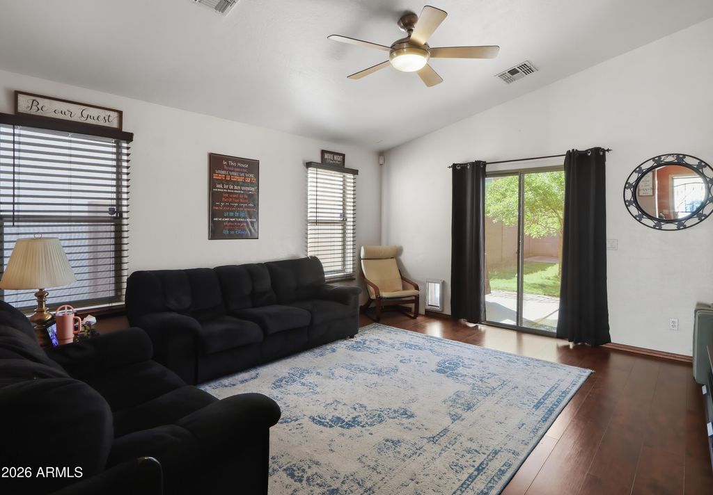 Image 8 of property listing at 3315 W SUNLAND Avenue, Phoenix, AZ 85041