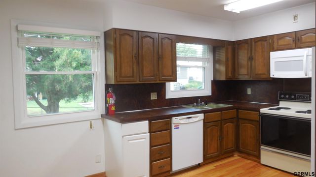 7401 Schuyler Drive, Omaha, NE 68114