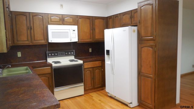 7401 Schuyler Drive, Omaha, NE 68114